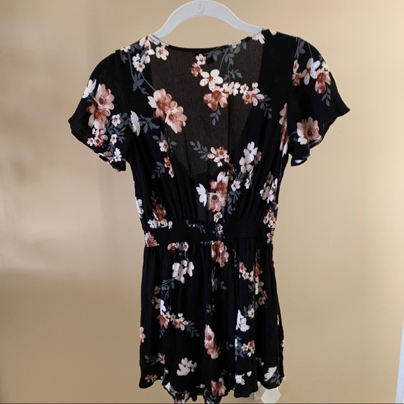 American Eagle Floral Keyhole Romper - Picture 6 of 7